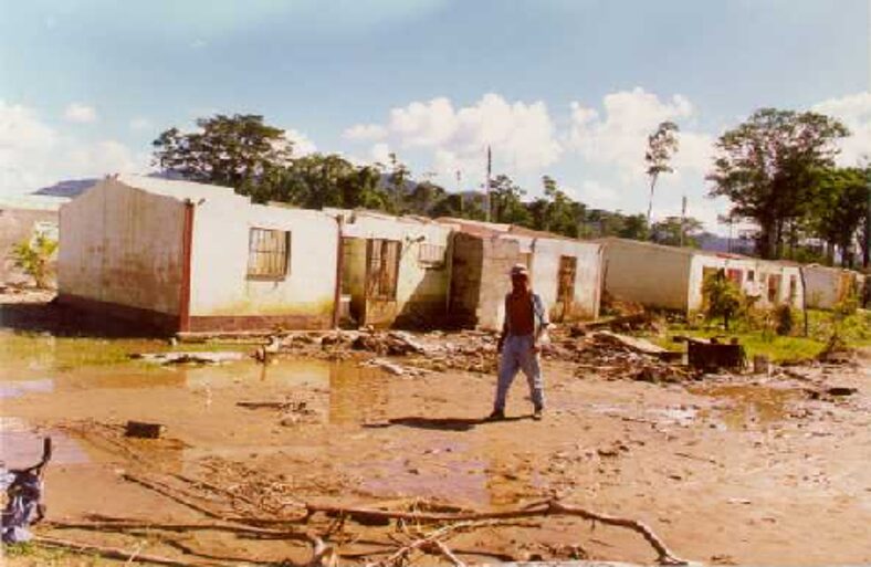 2000-2001 Desbordamiento Rio Tuy, Estado Miranda.