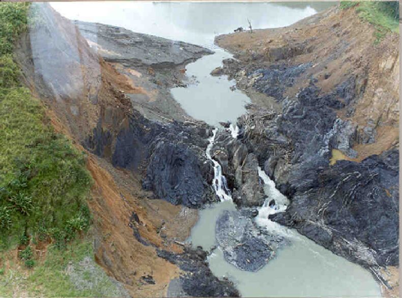 2000-2001 Desbordamiento Rio Tuy y Ruptura en Represa de El Guapo, Estado Miranda.